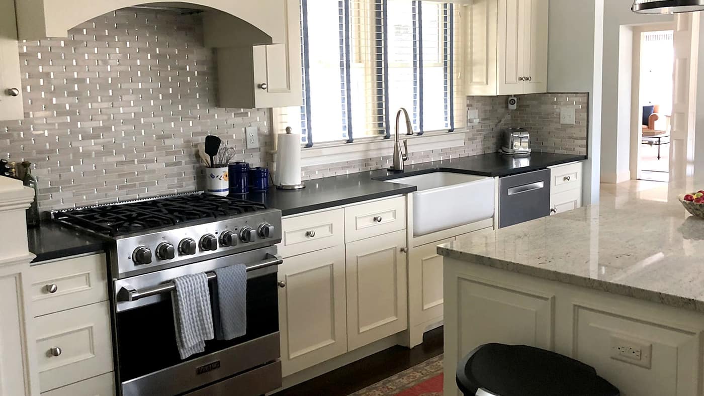 White kitchen cabinets and backsplash after cabinet painting